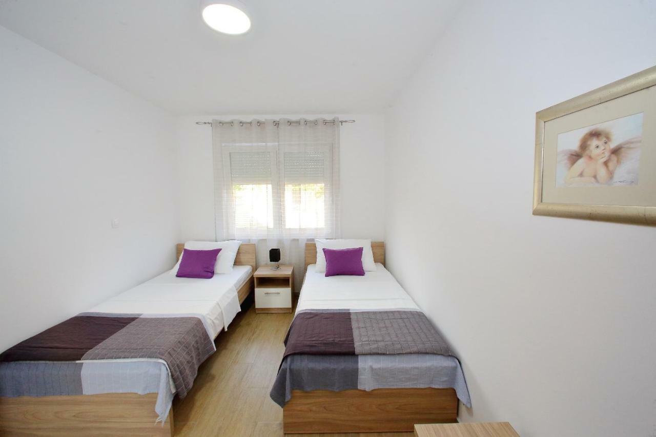 Luxury Apartments Sikiric_2 With Fantastic View On The Sea 비빈제 외부 사진