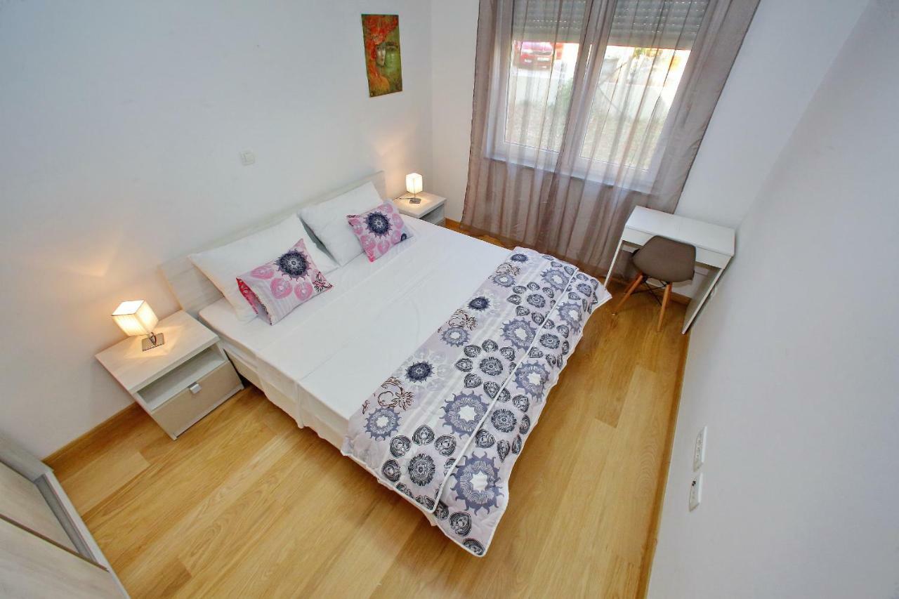 Luxury Apartments Sikiric_2 With Fantastic View On The Sea 비빈제 외부 사진